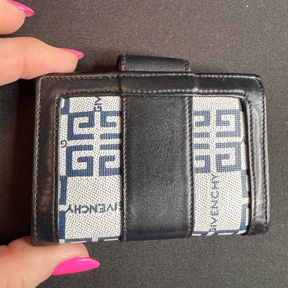 Authentic Givenchy Key Wallet - Picture 3 of 8